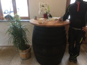 Preview: Stehtisch Whiskyfass als Fasstisch Eichenfass rustikal Tischfass Holzfass gebraucht